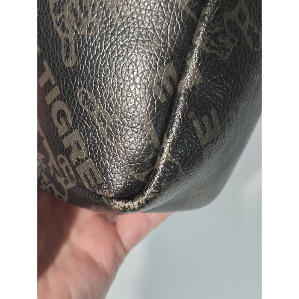 Le Tigre Crossbody Bag Unisex Black AOP Logo Red‎ Zip Streetwear Small Pouch